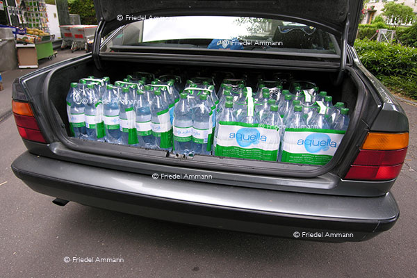 WIRTSCHAFT / ECONOMY - Energie / Environment - Wasser im Angebot / Water on Sale