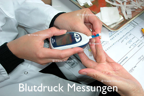 WIRTSCHAFT / ECONOMY - Forschung / Research - Blutentnahme