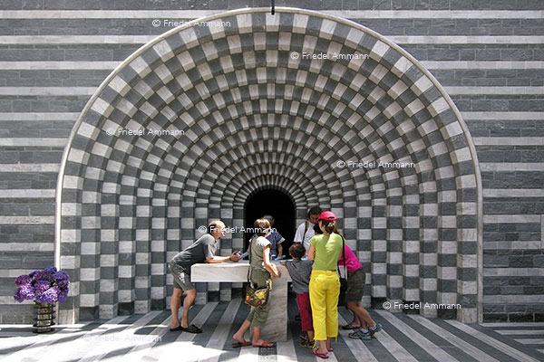WIRTSCHAFT / ECONOMY - Tourismus Schweiz  - Kirche von Mario Botta - Mogno, Tessin