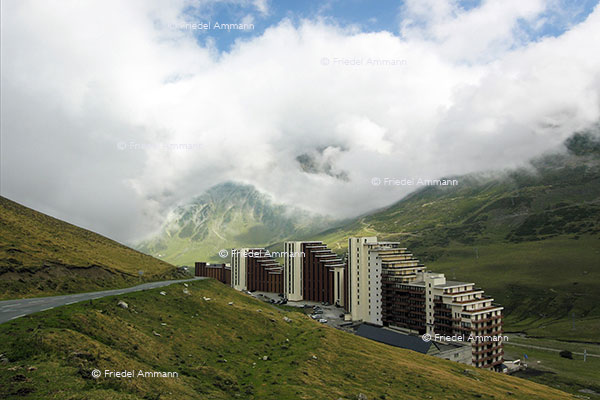 WIRTSCHAFT / ECONOMY - Tourismus international - Col du Tourmalet - Pyreneen, France 