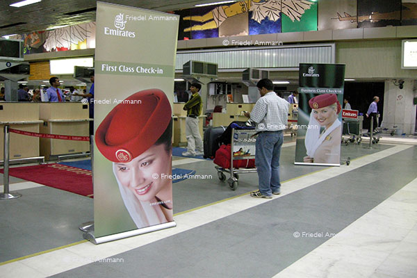 WIRTSCHAFT / ECONOMY - Tourismus international - Check In
