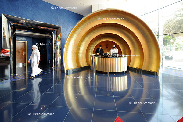 WIRTSCHAFT / ECONOMY - Tourismus international - Burj al Arab Hotel Reception, Dubai 