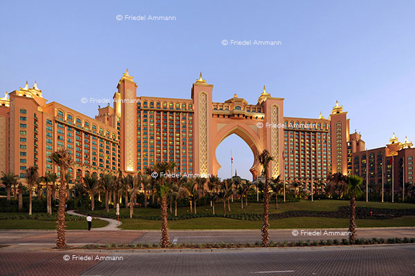 WIRTSCHAFT / ECONOMY - Tourismus international - Jumeira Palm Hotel, Dubai 