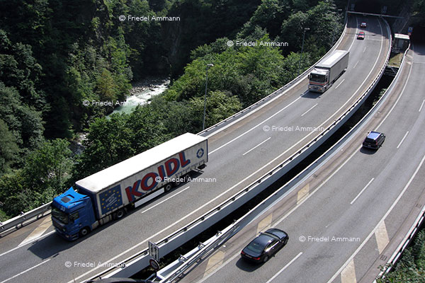 WIRTSCHAFT / ECONOMY - Handel / Trade – Gotthardautobahn / Motorway