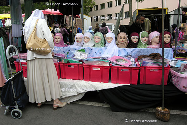 WIRTSCHAFT / ECONOMY - Gesellschaft / Society - Muslim-Markt - Mulhouse, France