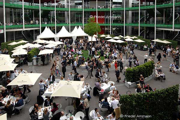 WIRTSCHAFT / ECONOMY - Gesellschaft / Society - Vernissage 