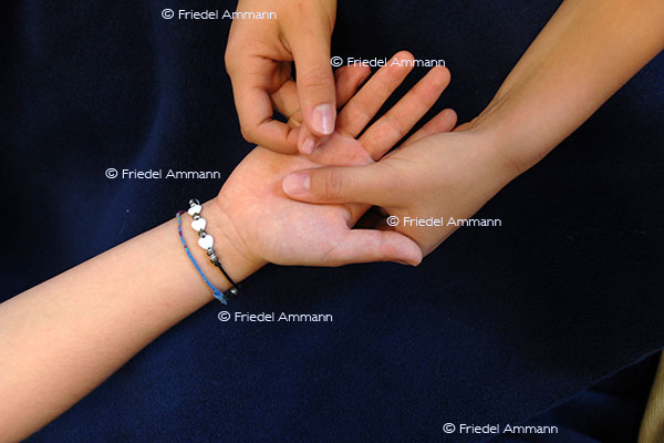 WIRTSCHAFT / ECONOMY - Komplementäre Medizin / Alternative Medicine  - Handmassage