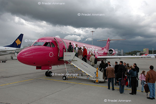WIRTSCHAFT / ECONOMY - Mobilität / Mobility - Luftfahrt / Airtravel - Boarding