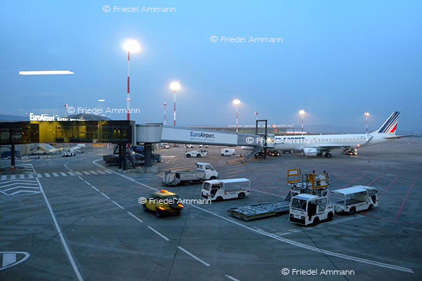 WIRTSCHAFT / ECONOMY - Mobilität / Mobility - Luftfahrt / Airtravel – EuroAirport Basel