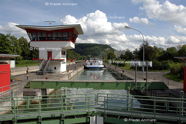 WIRTSCHAFT / ECONOMY - Mobilität / Mobility – Rheinschleuse / Watergate Birsfelden bei Basel