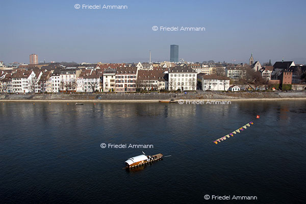 WIRTSCHAFT / ECONOMY - Mobilität / Mobility - Mittlere Rheinfähre «Leu» / Ferryboat, Basel