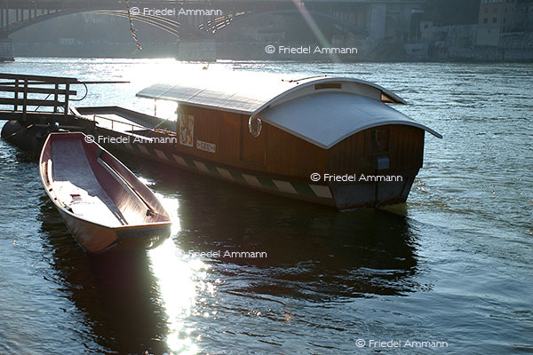 WIRTSCHAFT / ECONOMY - Mobilität / Mobility - Mittlere Rheinfähre «Leu» / Ferryboat, Basel