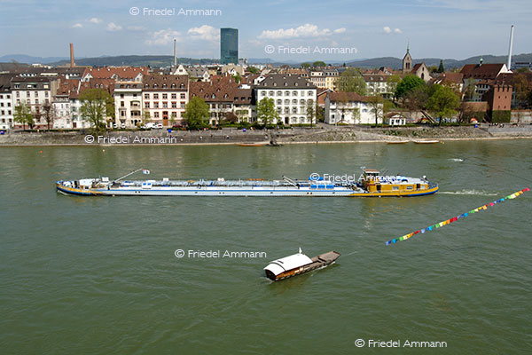 WIRTSCHAFT / ECONOMY - Mobilität / Mobility - Schifffahrt / Shipping - Mittlere Rheinfähre «Leu» / Ferryboat, Basel