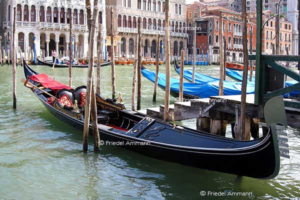 WIRTSCHAFT / ECONOMY - Mobilität / Mobility - Schifffahrt / Shipping – Gondeln / Gondola, Venedig, Venice