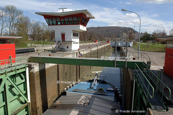 WIRTSCHAFT / ECONOMY - Mobilität / Mobility – Rheinschleuse / Watergate Birsfelden bei Basel