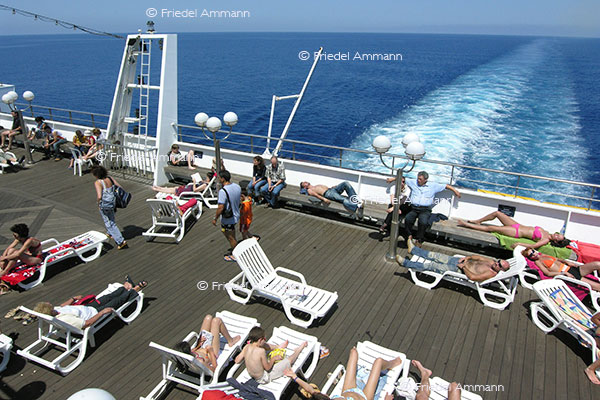 WIRTSCHAFT / ECONOMY - Mobilität / Mobility - Schifffahrt / Shipping - Genua-Palermo