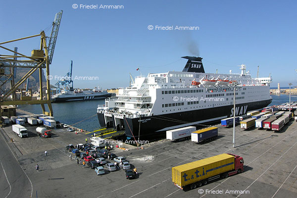 WIRTSCHAFT / ECONOMY - Mobilität / Mobility - Schifffahrt / Shipping – Hafen / Port, Palermo, Italia