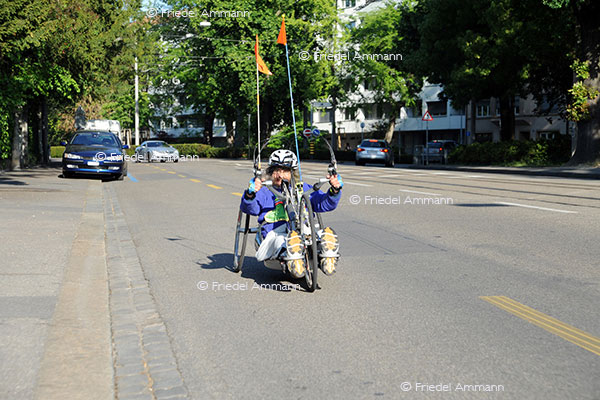 WIRTSCHAFT / ECONOMY - Mobilität / Mobility - Strasse / Road – Liegevelo / Recumbent Bicycle