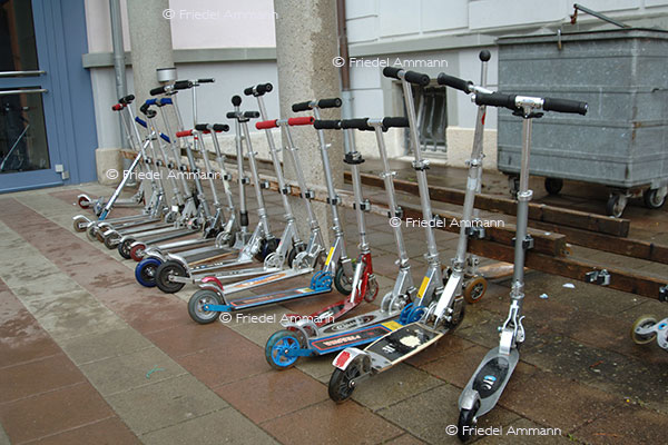 WIRTSCHAFT / ECONOMY - Mobilität / Mobility - Strasse / Road