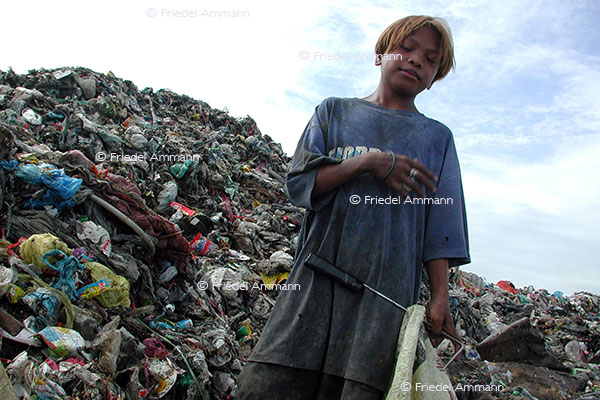 WIRTSCHAFT - Abfall, Recycling - Smokey Mountain Müllberge - Metro Manila, Philippinen