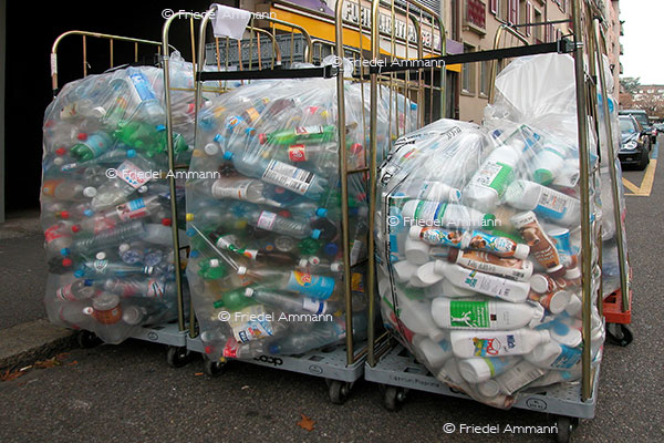 WIRTSCHAFT / ECONOMY - Abfall, Recycling - Kunststoff-Sammlung