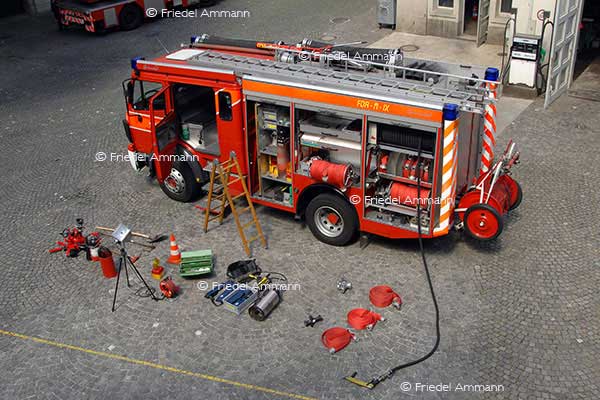 WIRTSCHAFT / ECONOMY - Service Public – Feuerwehr / Fire Brigade, Basel