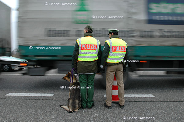WIRTSCHAFT / ECONOMY - Service Public - Deutsche Grenzpolizei / German Border Control