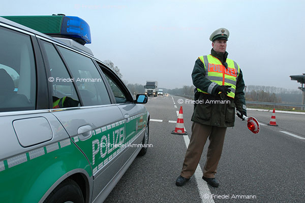 WIRTSCHAFT / ECONOMY - Service Public - Deutsche Grenzpolizei / German Border Control