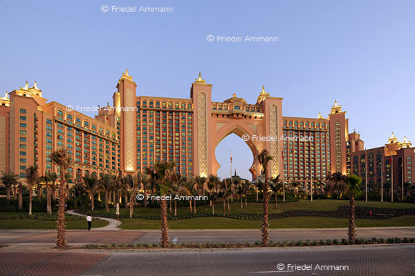 WIRTSCHAFT / ECONOMY - Luxus / Luxury – Fünfsterne / Fivestar Hotel Jumeira Palm Hotel, Dubai 