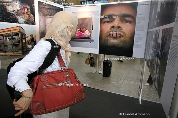 WISSEN – Kommunikation / Communication - World Press Photo Ausstellung