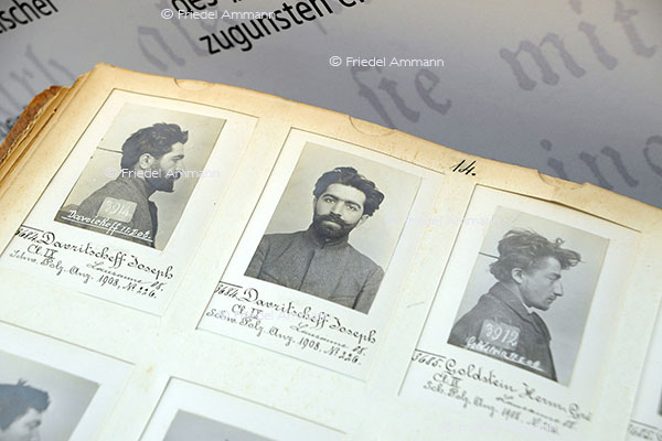 WISSEN - Kriminalwissenschaften - Historisches Fahndungsbuch, Spiegelhof Basel